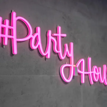 #partyhouse Wilda