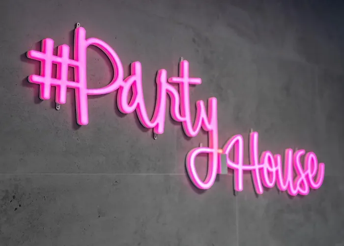 #partyhouse Wilda